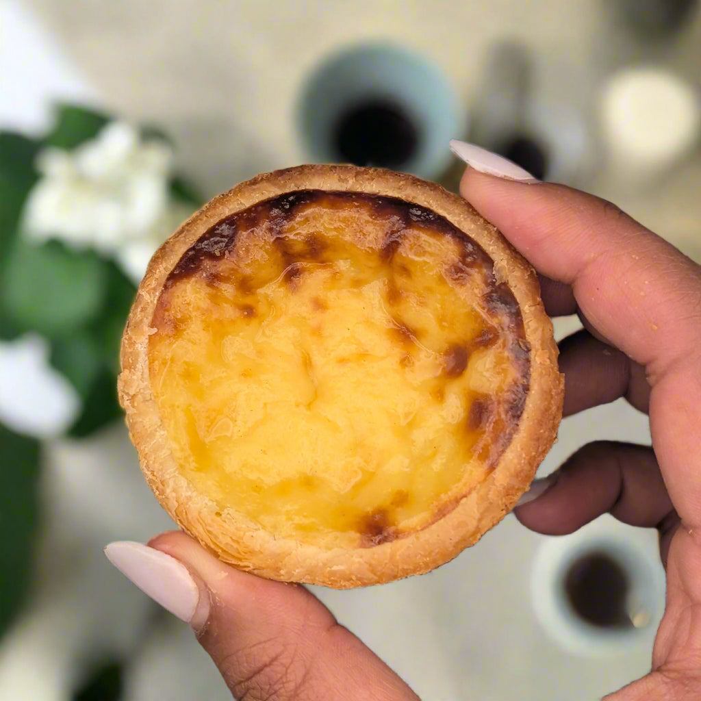 original_portuguese_pastel_de_nata-hand
